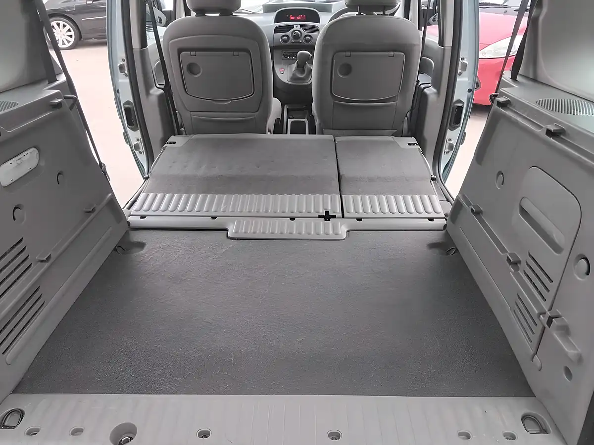 Used 2010 Renault Kangoo Expression Blue - Interior and Exterior details 17