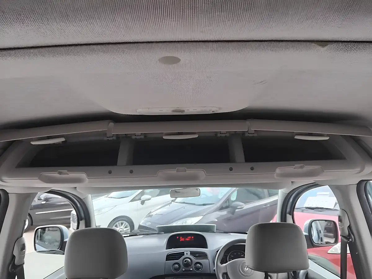 Used 2010 Renault Kangoo Expression Blue - Interior and Exterior details 18