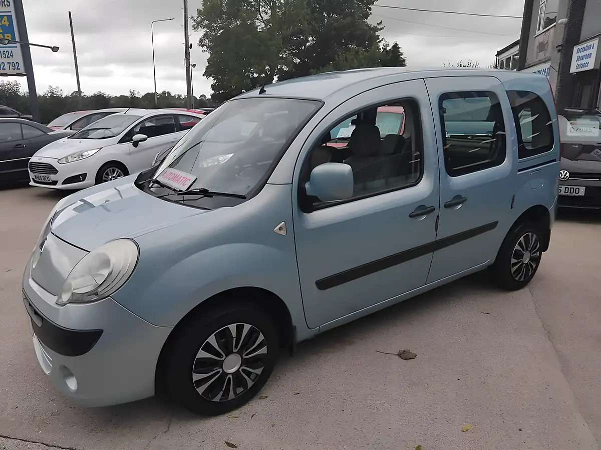 Used 2010 Renault Kangoo Expression Blue - Interior and Exterior details 4