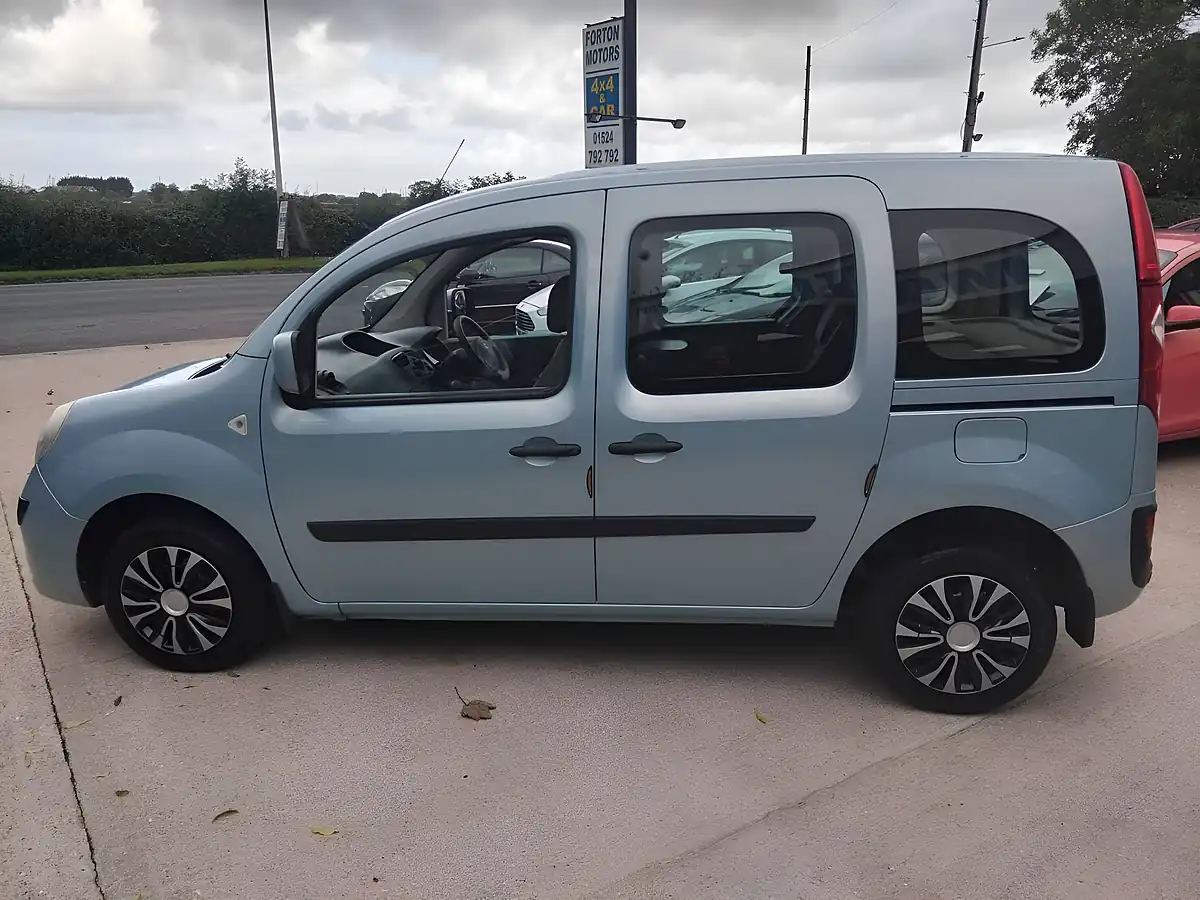 Used 2010 Renault Kangoo Expression Blue - Interior and Exterior details 5