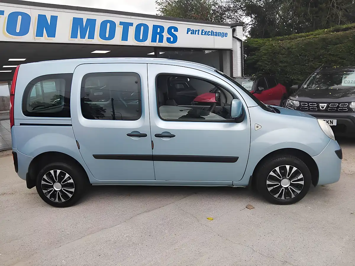 Used 2010 Renault Kangoo Expression Blue - Interior and Exterior details 9