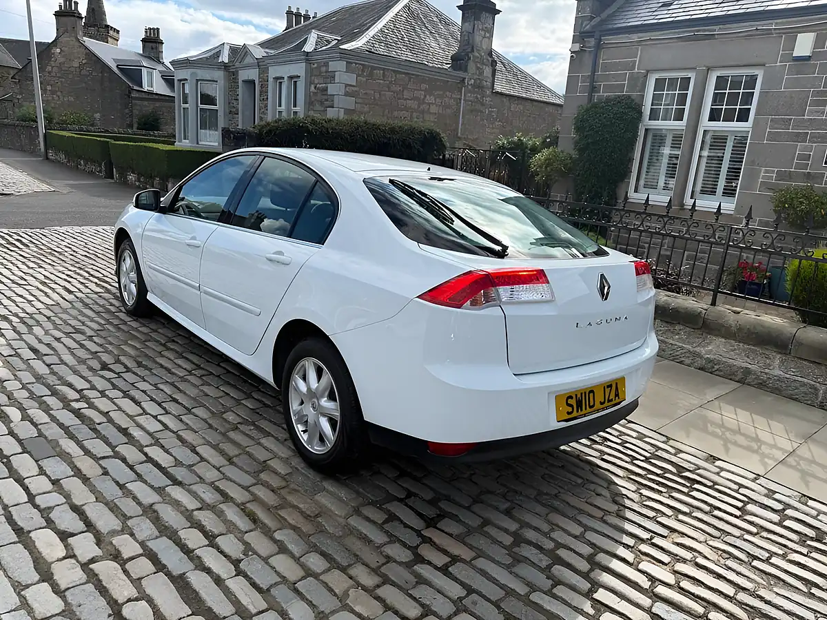 Used 2010 Renault Laguna Expression White - Interior and Exterior details 11