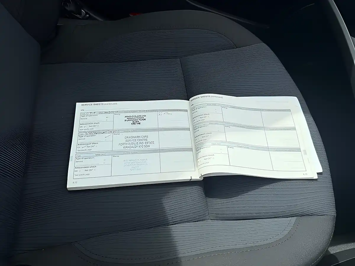 Used 2010 Renault Laguna Expression White - Interior and Exterior details 14