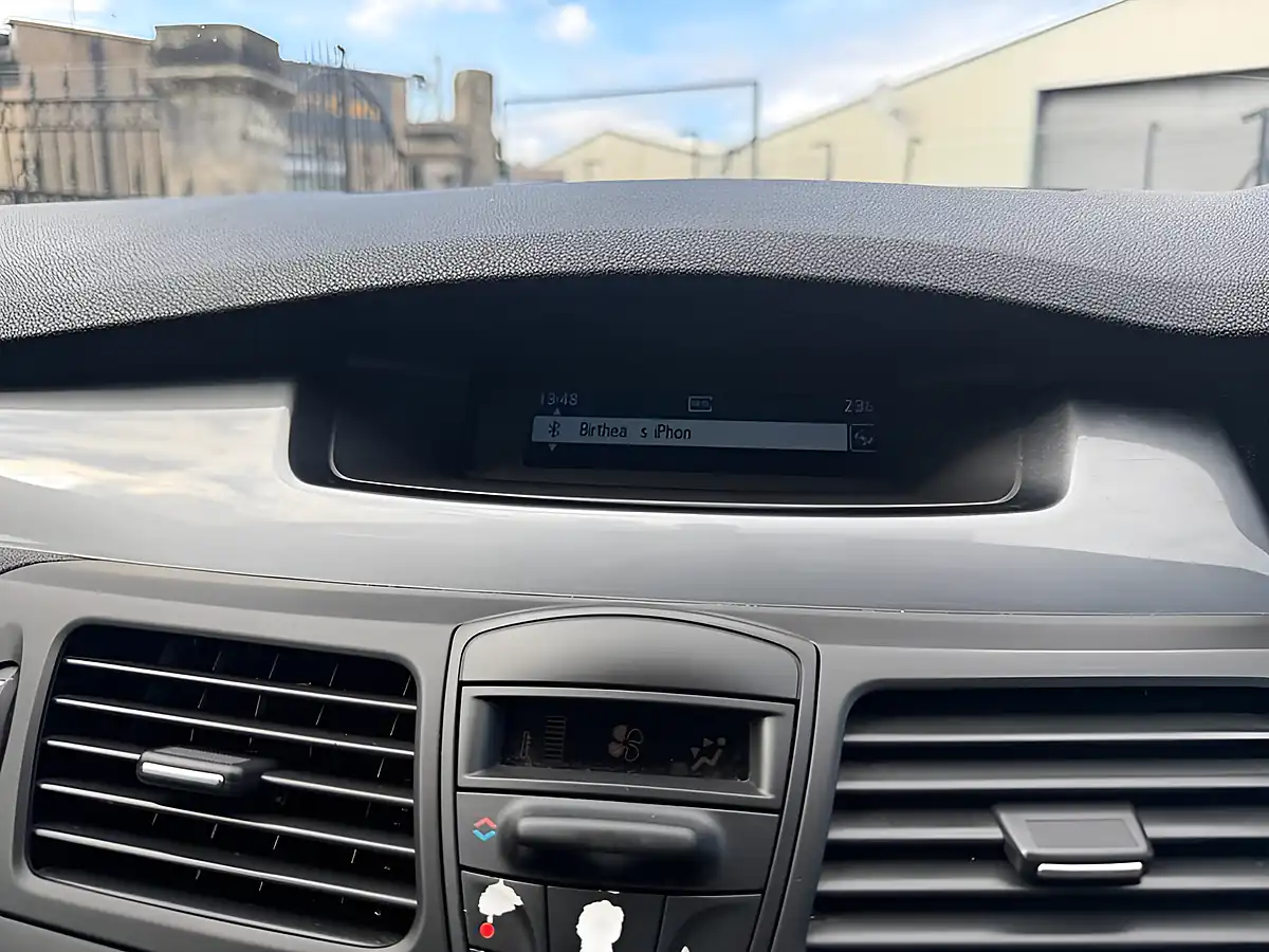 Used 2010 Renault Laguna Expression White - Interior and Exterior details 20