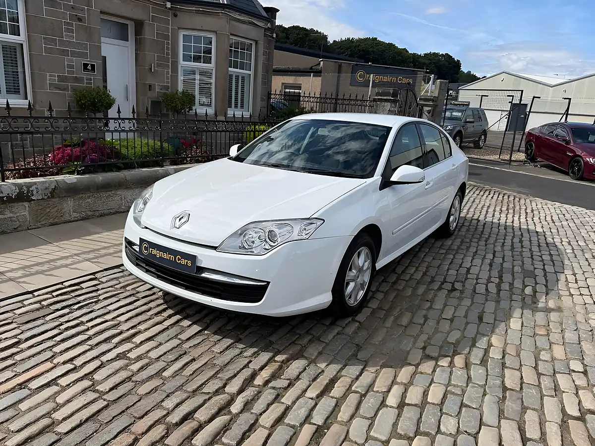 Used 2010 Renault Laguna Expression White - Interior and Exterior details 3