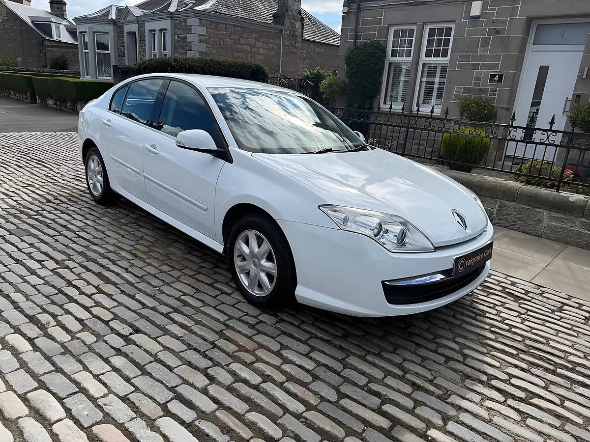 Used 2010 Renault Laguna Expression White - Interior and Exterior details 4