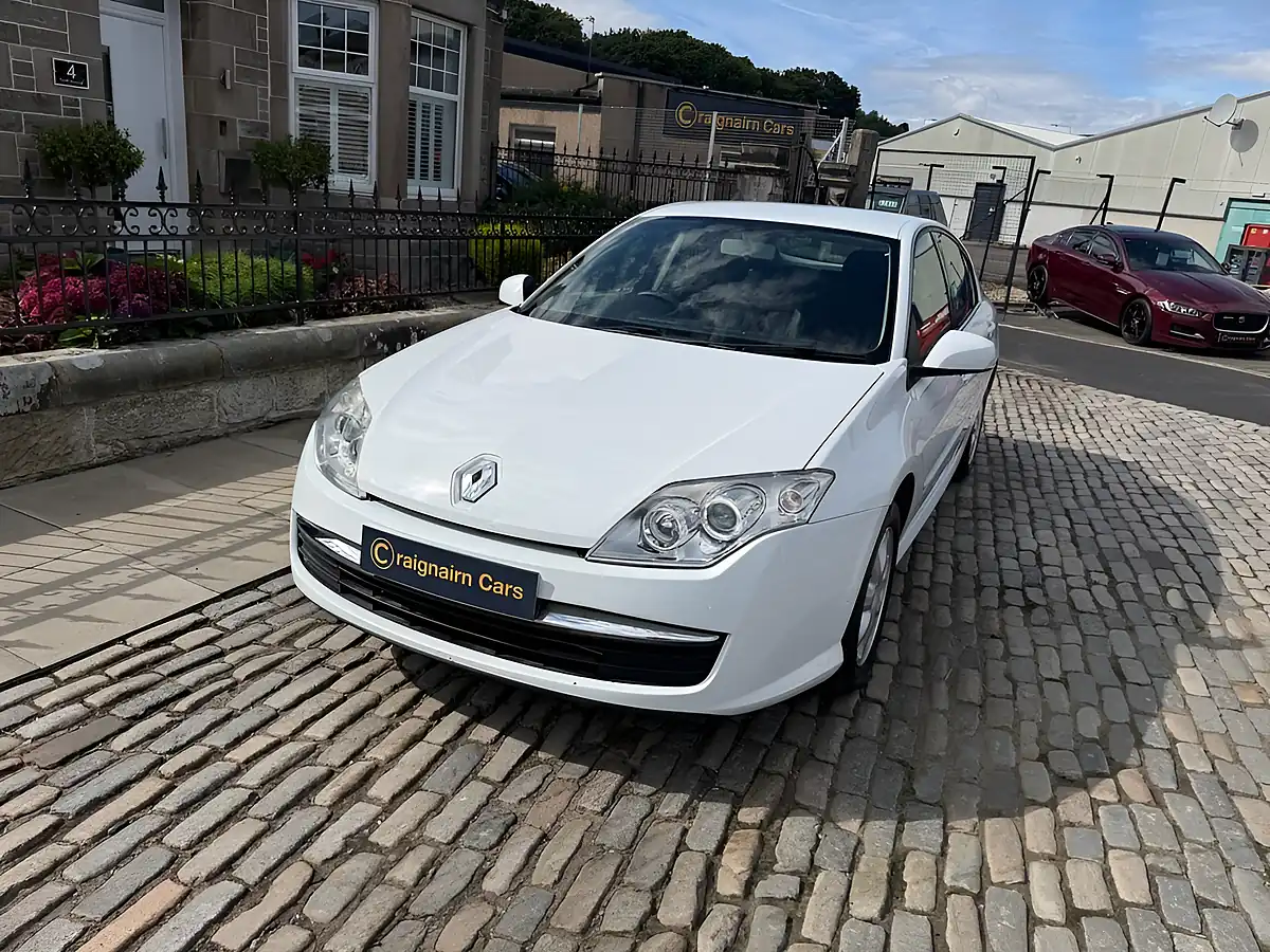 Used 2010 Renault Laguna Expression White - Interior and Exterior details 5