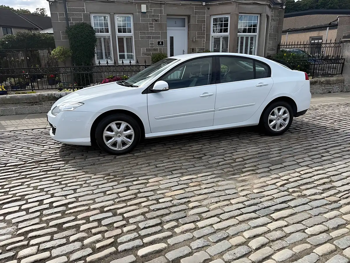 Used 2010 Renault Laguna Expression White - Interior and Exterior details 6