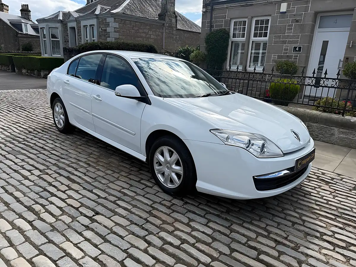 Used 2010 Renault Laguna Expression White - Interior and Exterior details 8