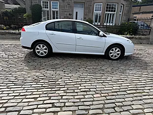 Used 2010 Renault Laguna Expression White - Interior and Exterior details 9