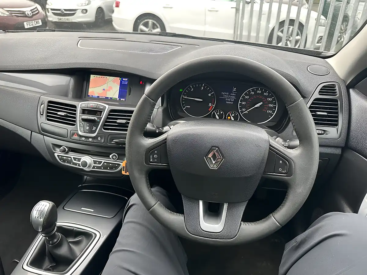 Used 2010 Renault Laguna Tomtom Edition Grey - Interior and Exterior details 13
