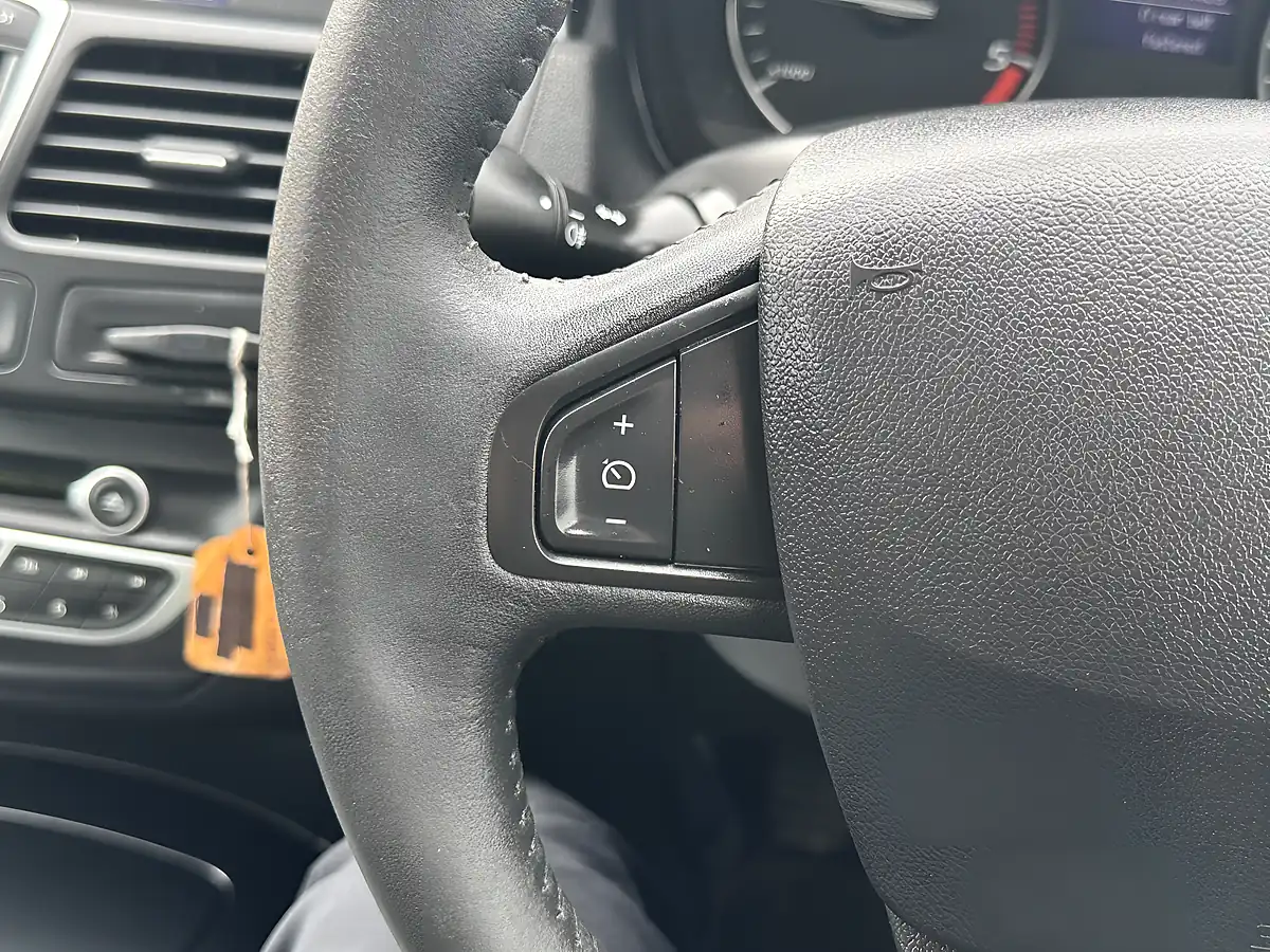 Used 2010 Renault Laguna Tomtom Edition Grey - Interior and Exterior details 14