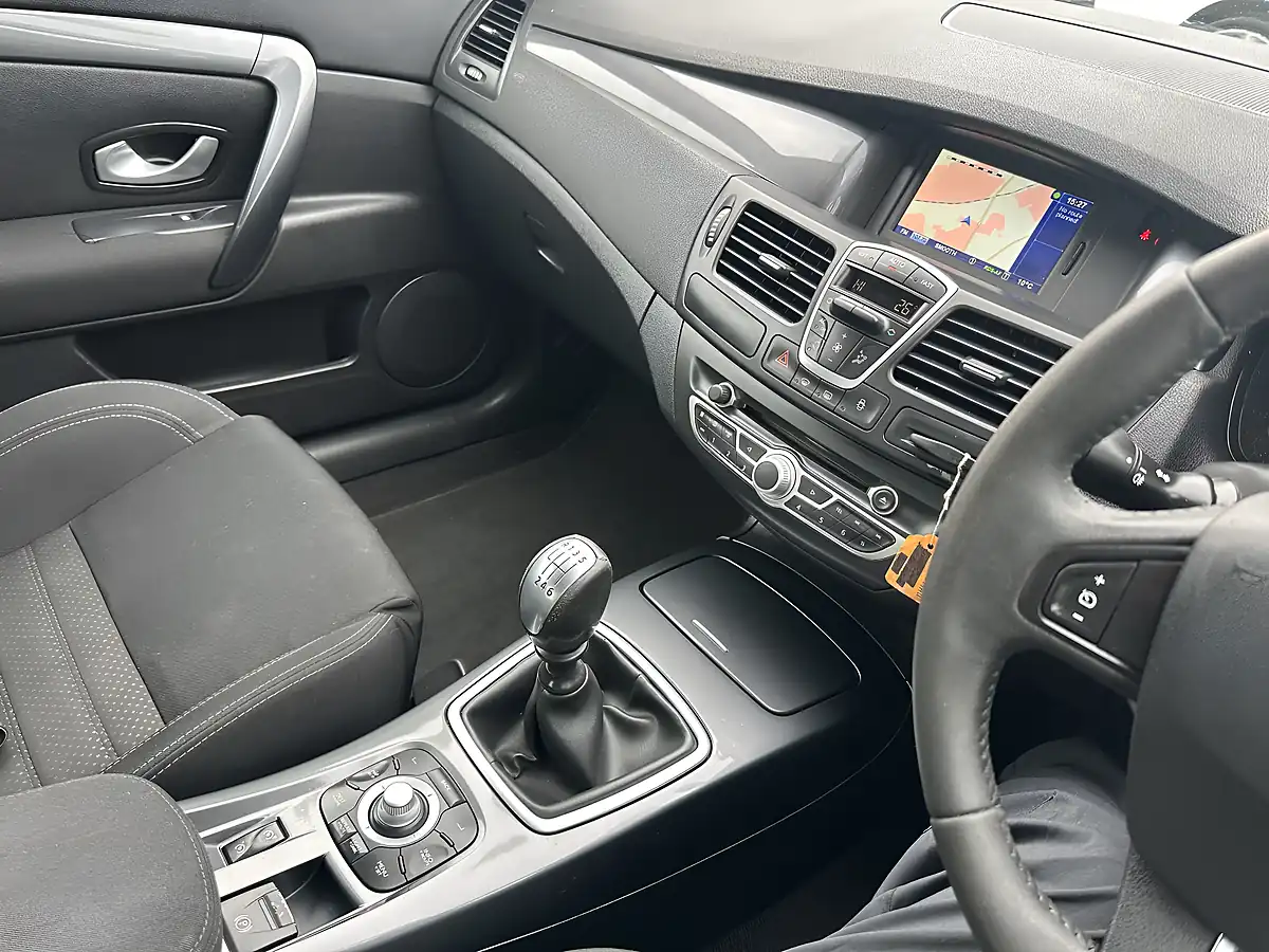 Used 2010 Renault Laguna Tomtom Edition Grey - Interior and Exterior details 18
