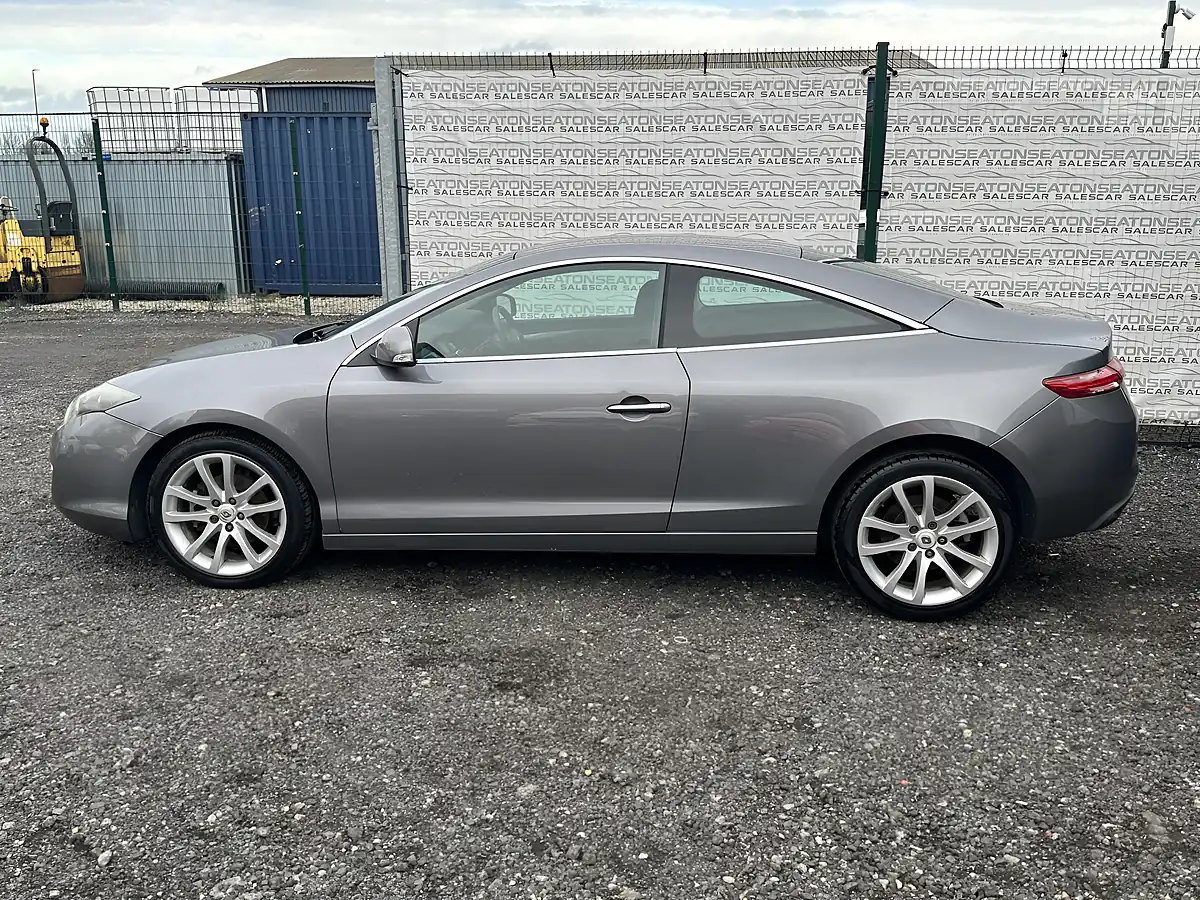 Used 2010 Renault Laguna Tomtom Edition Grey - Interior and Exterior details 4