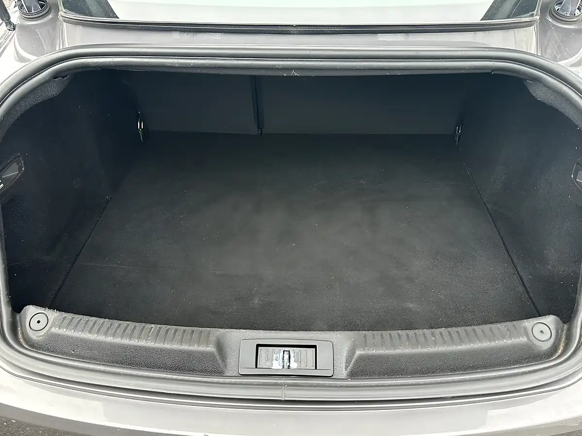 Used 2010 Renault Laguna Tomtom Edition Grey - Interior and Exterior details 8