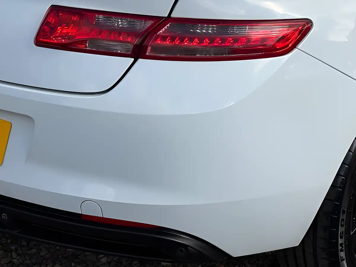 Used 2010 Renault Laguna Tomtom Edition White - Interior and Exterior details 10