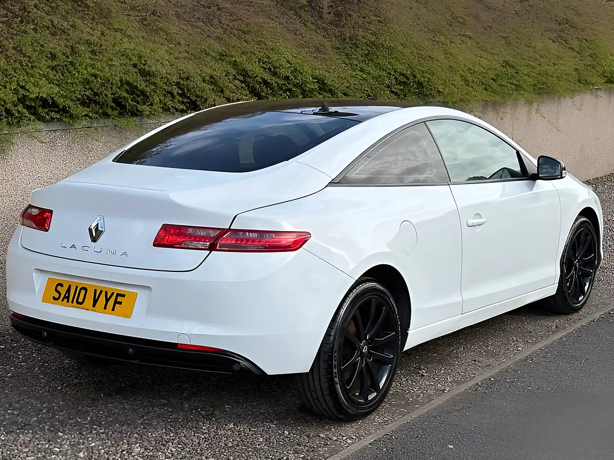 Used 2010 Renault Laguna Tomtom Edition White - Interior and Exterior details 11