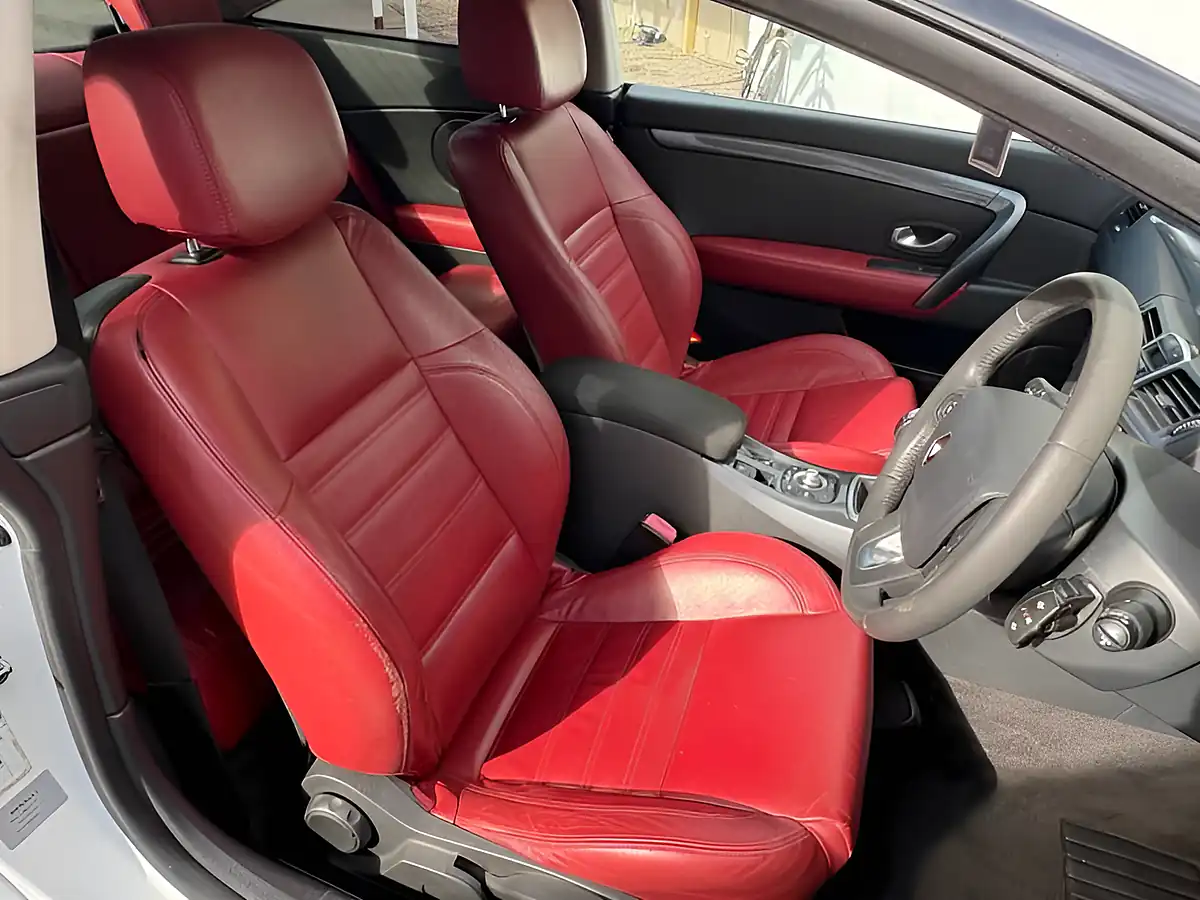 Used 2010 Renault Laguna Tomtom Edition White - Interior and Exterior details 12