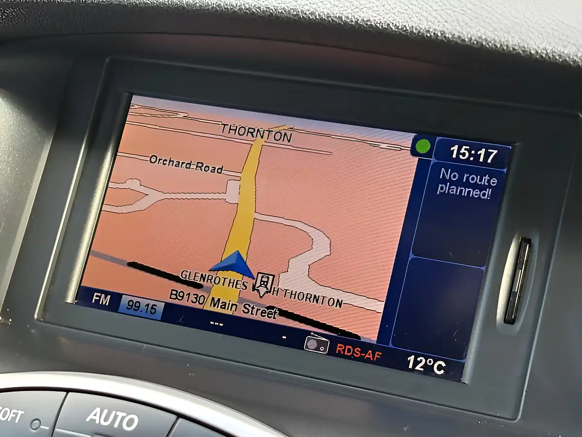 Used 2010 Renault Laguna Tomtom Edition White - Interior and Exterior details 15