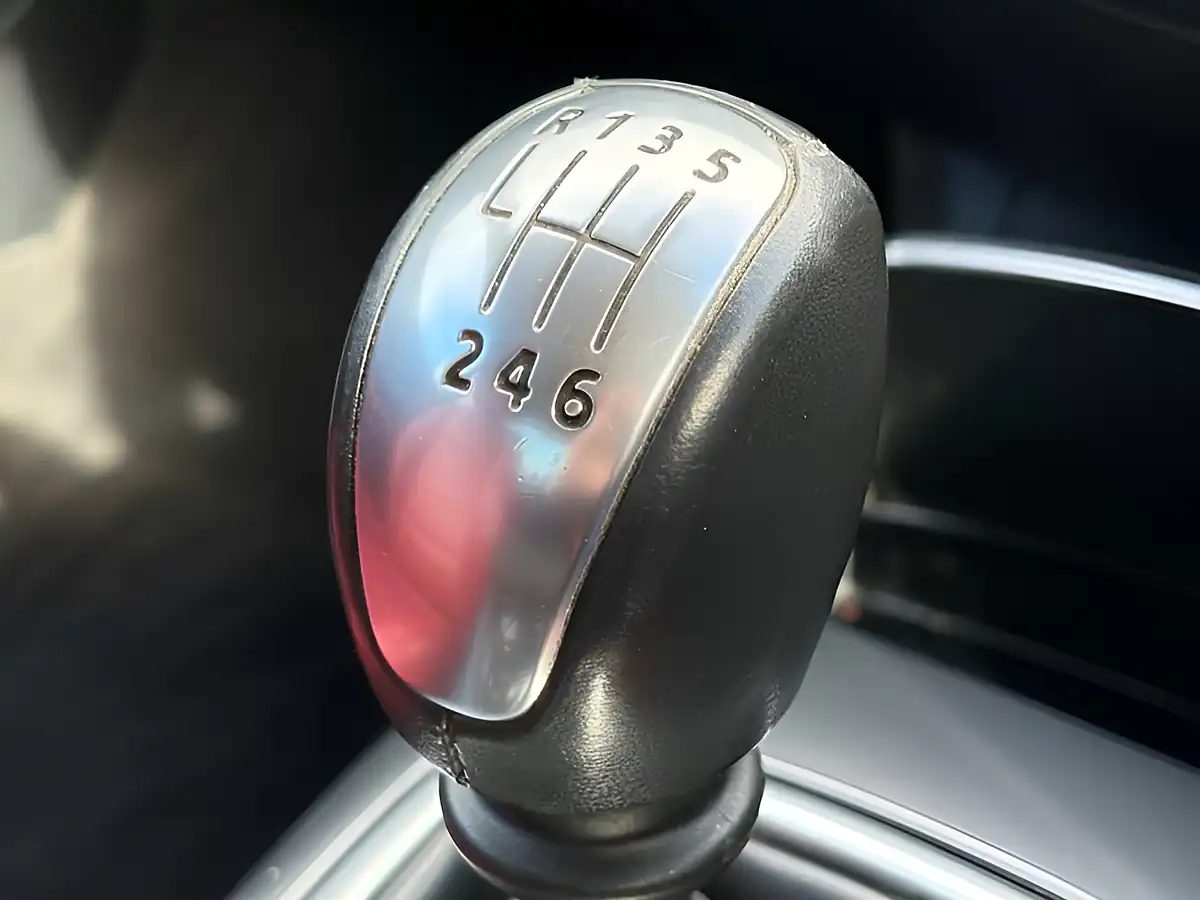 Used 2010 Renault Laguna Tomtom Edition White - Interior and Exterior details 17