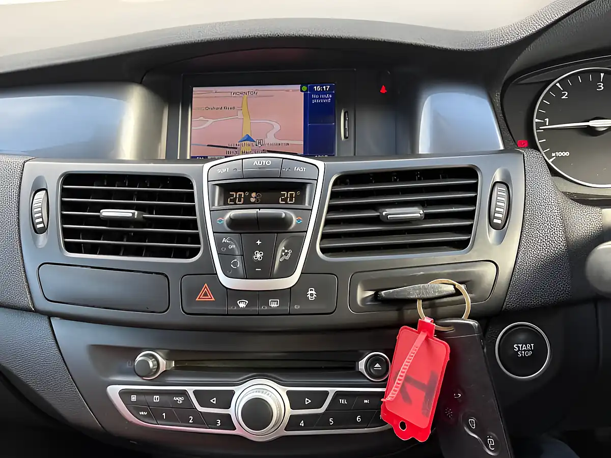 Used 2010 Renault Laguna Tomtom Edition White - Interior and Exterior details 18