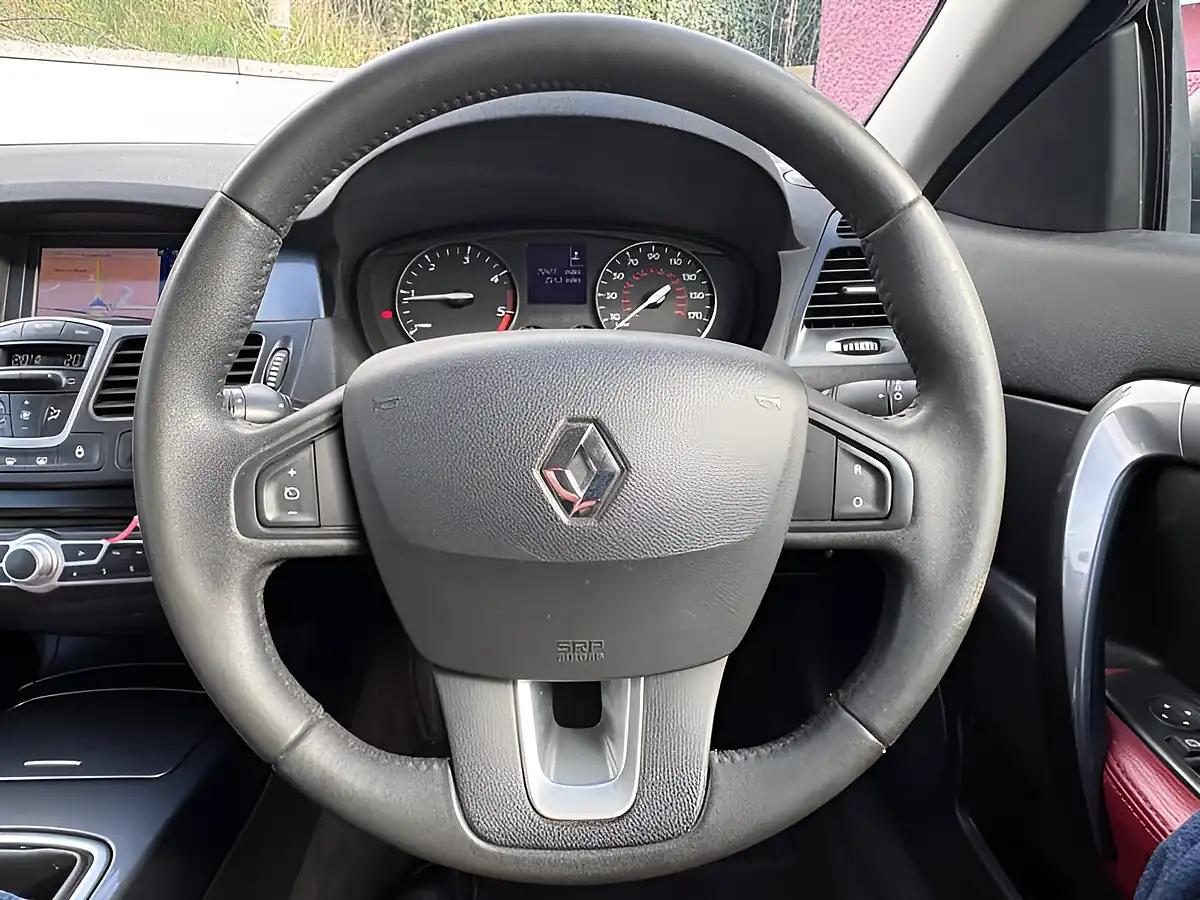 Used 2010 Renault Laguna Tomtom Edition White - Interior and Exterior details 20