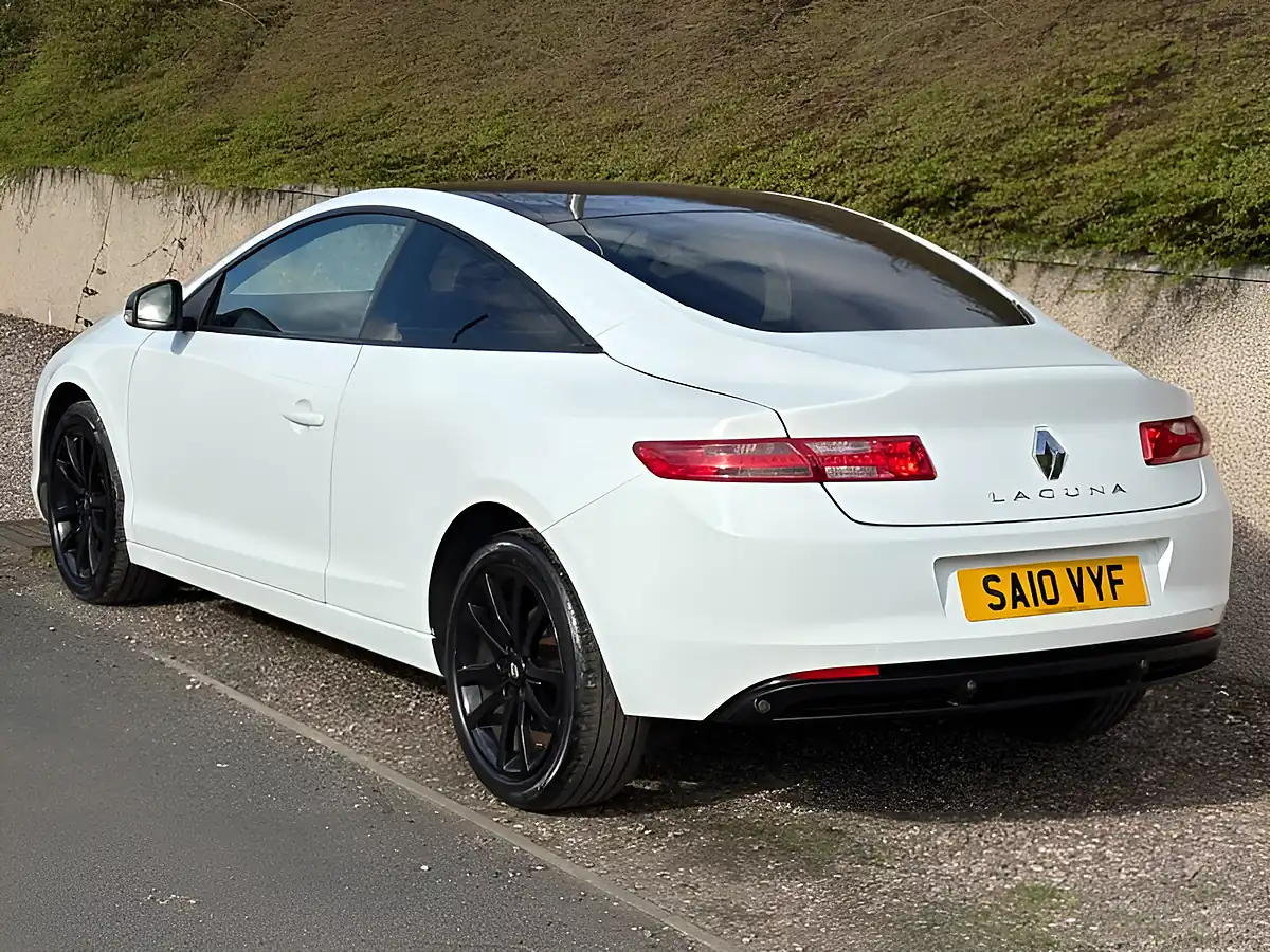 Used 2010 Renault Laguna Tomtom Edition White - Interior and Exterior details 6