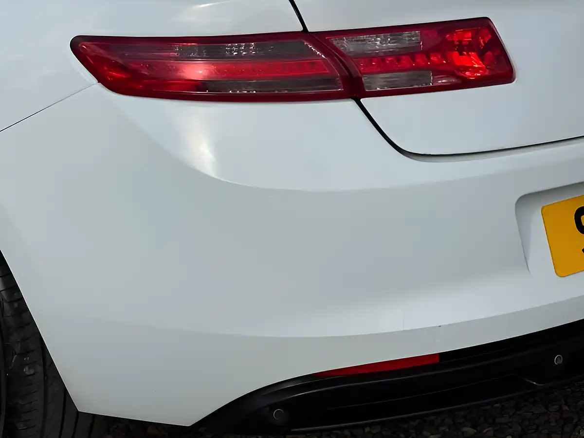 Used 2010 Renault Laguna Tomtom Edition White - Interior and Exterior details 9