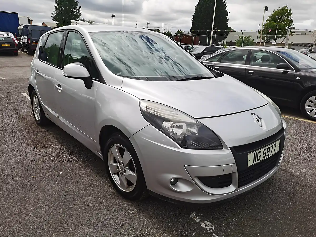 Used 2010 Renault Scenic Dynamique Tom-Tom Silver - Interior and Exterior details 2