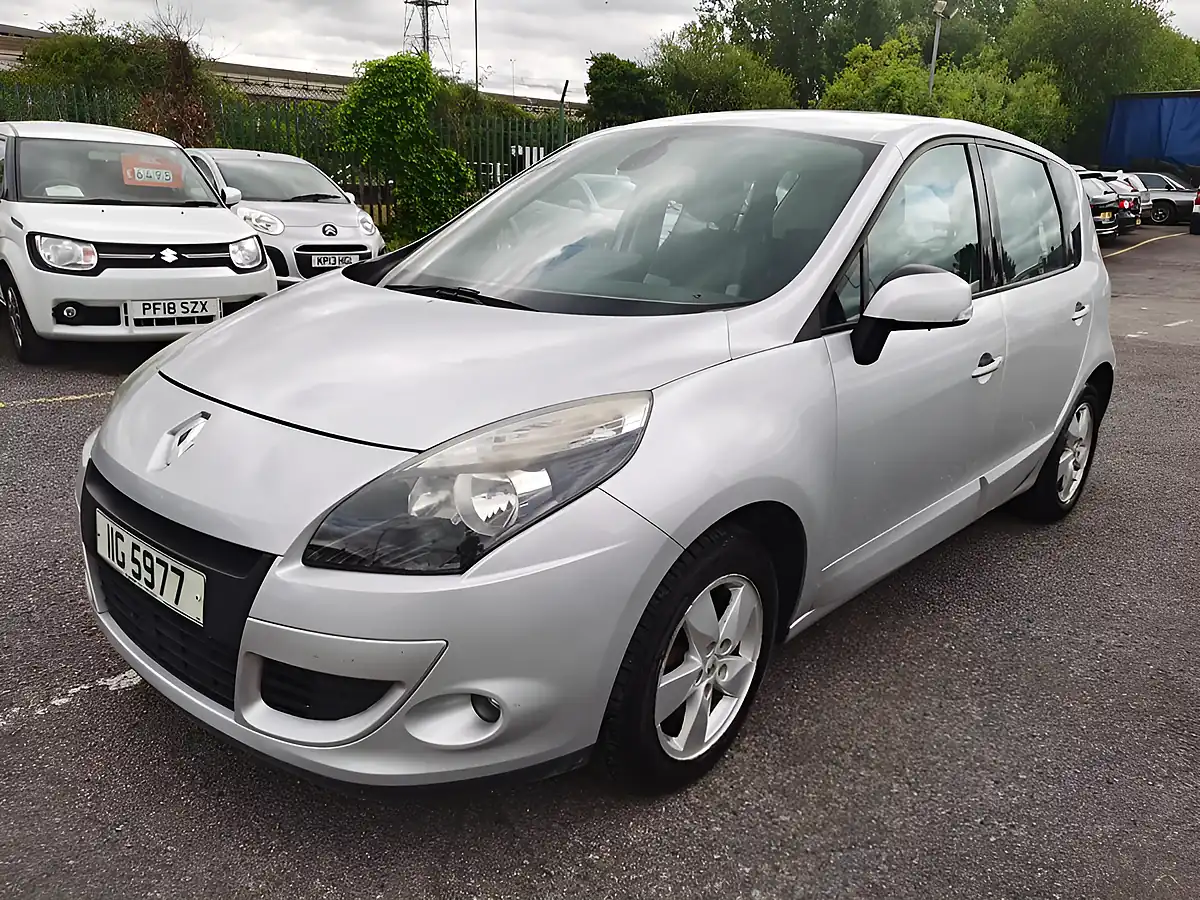 Used 2010 Renault Scenic Dynamique Tom-Tom Silver - Interior and Exterior details 3