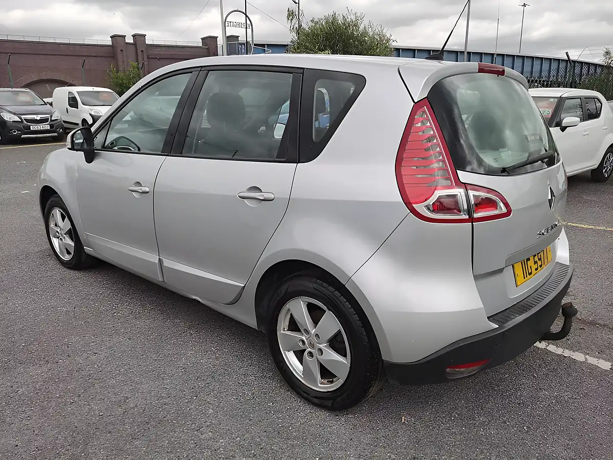 Used 2010 Renault Scenic Dynamique Tom-Tom Silver - Interior and Exterior details 4