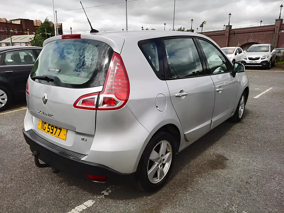 Used 2010 Renault Scenic Dynamique Tom-Tom Silver - Interior and Exterior details 5