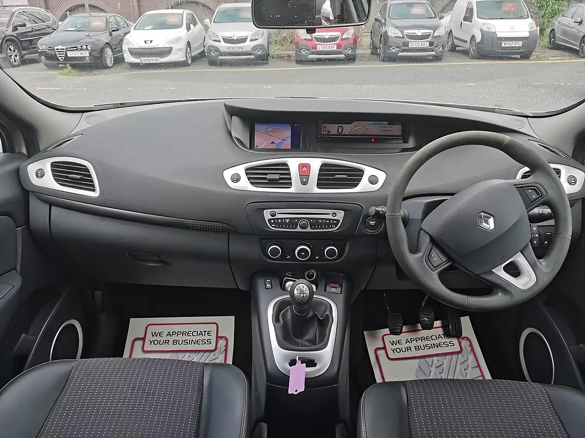 Used 2010 Renault Scenic Dynamique Tom-Tom Silver - Interior and Exterior details 8