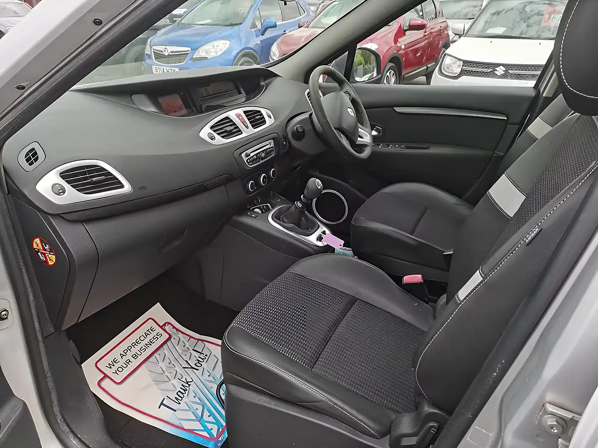 Used 2010 Renault Scenic Dynamique Tom-Tom Silver - Interior and Exterior details 9