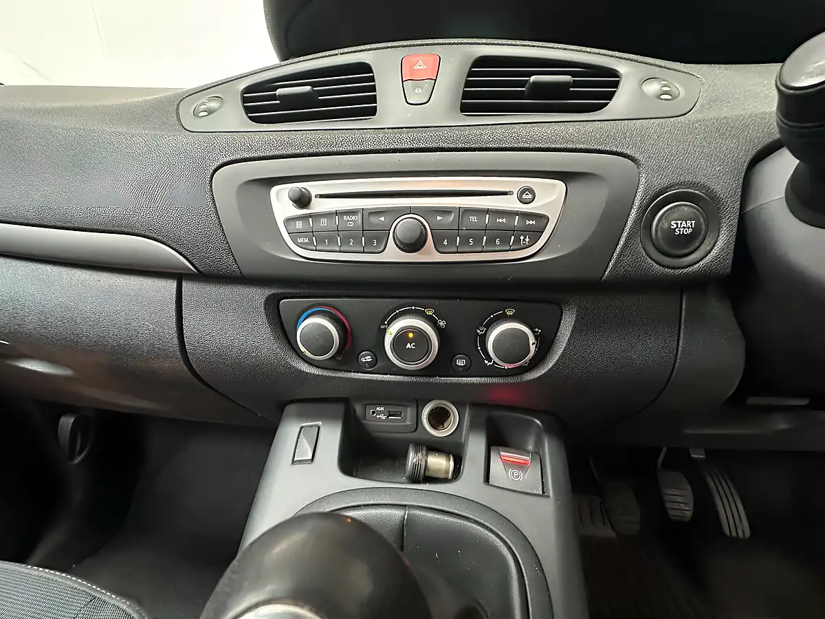 Used 2010 Renault Scenic I-Music Black - Interior and Exterior details 10