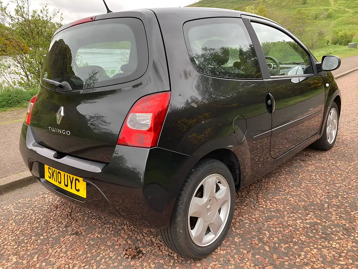 Used 2010 Renault Twingo Dynamique Black - Interior and Exterior details 11