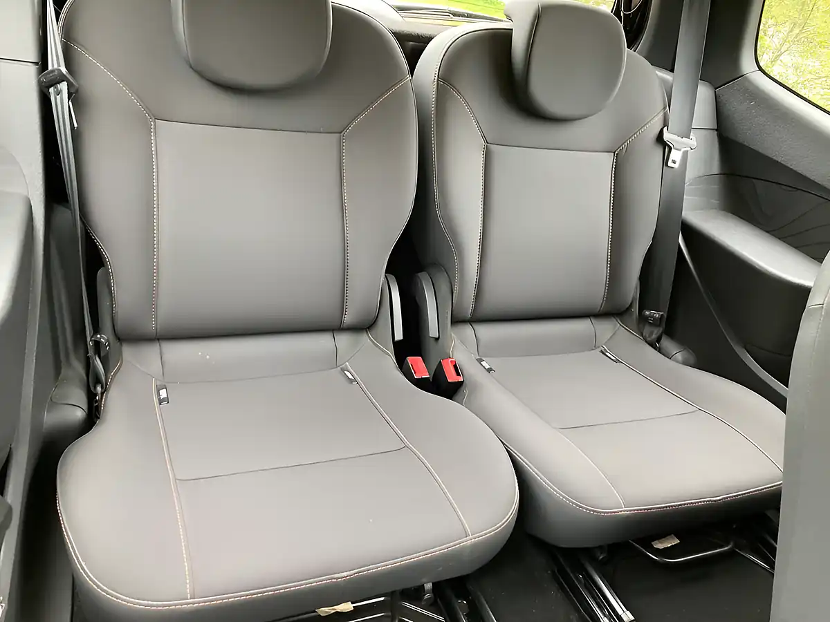Used 2010 Renault Twingo Dynamique Black - Interior and Exterior details 12
