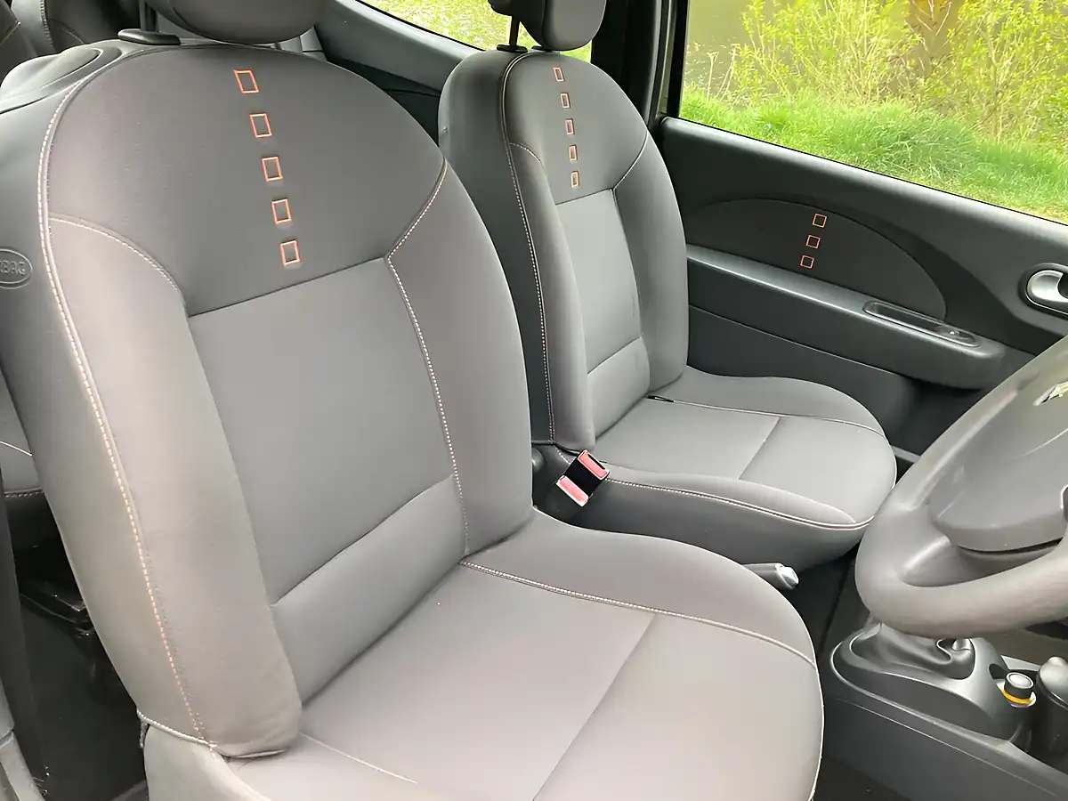 Used 2010 Renault Twingo Dynamique Black - Interior and Exterior details 15