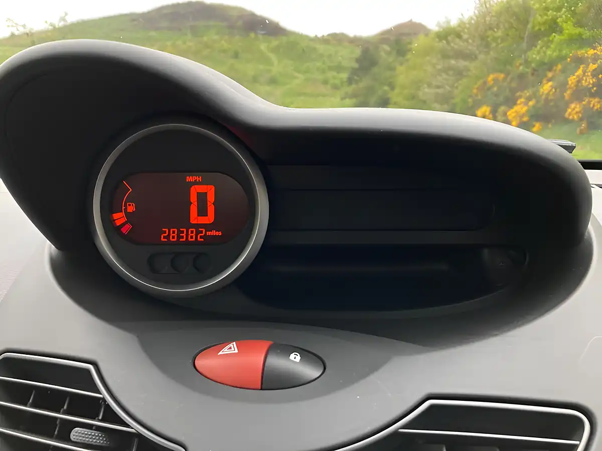 Used 2010 Renault Twingo Dynamique Black - Interior and Exterior details 16