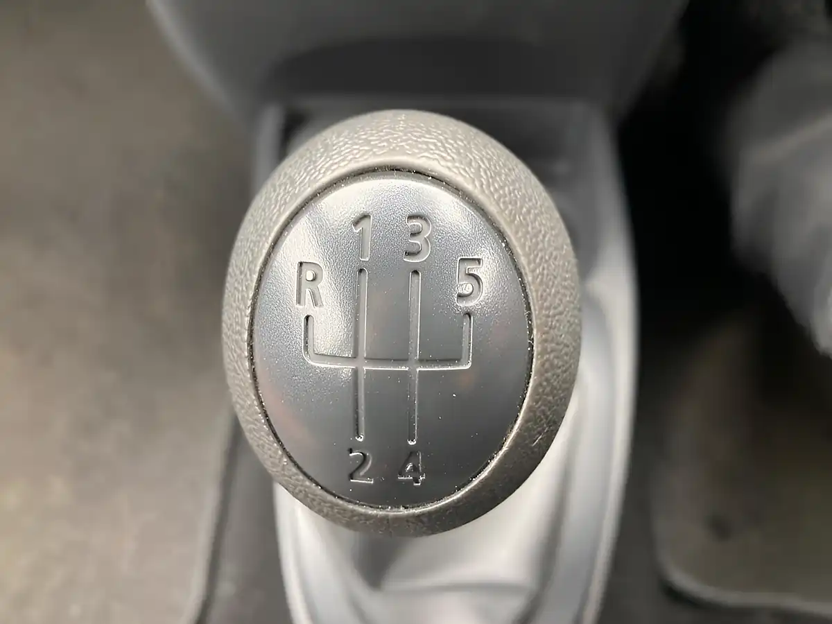 Used 2010 Renault Twingo Dynamique Black - Interior and Exterior details 18