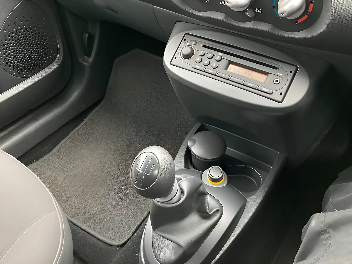Used 2010 Renault Twingo Dynamique Black - Interior and Exterior details 19