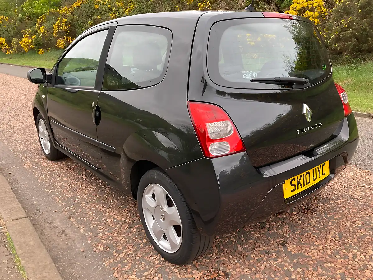 Used 2010 Renault Twingo Dynamique Black - Interior and Exterior details 4