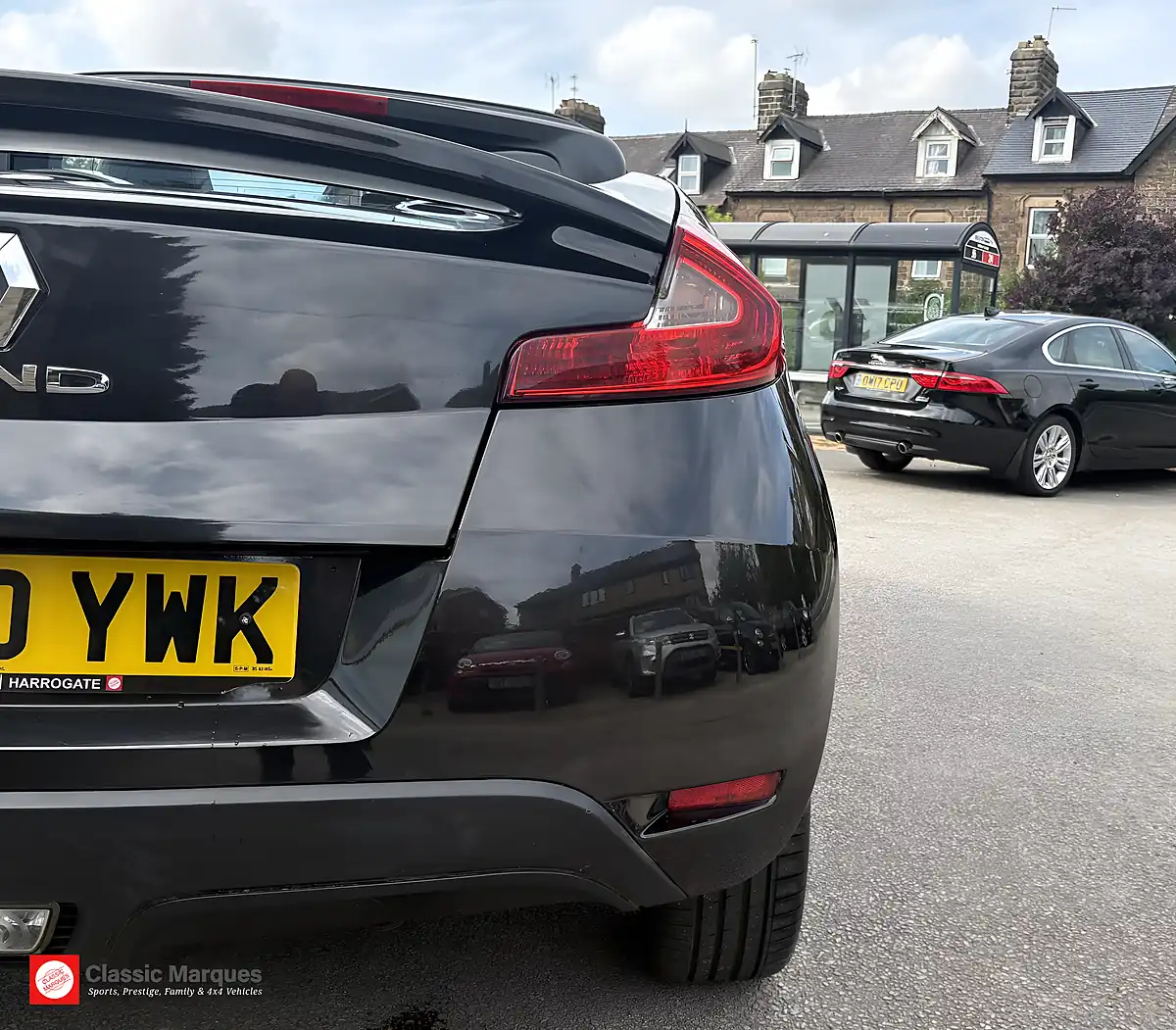 Used 2010 Renault Wind Dynamique S Black - Interior and Exterior details 10