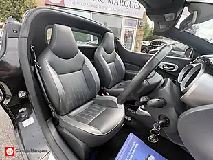 Used 2010 Renault Wind Dynamique S Black - Interior and Exterior details 13