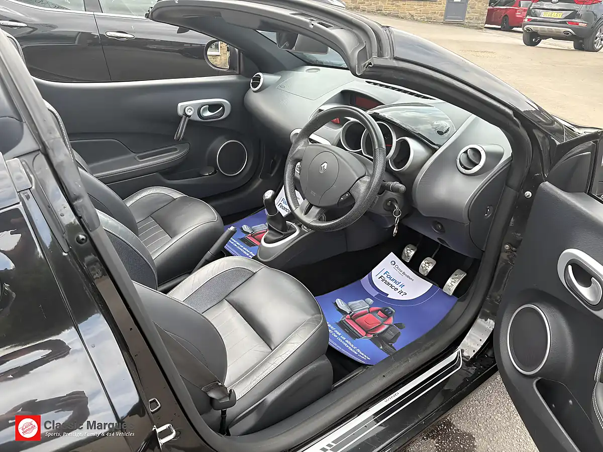 Used 2010 Renault Wind Dynamique S Black - Interior and Exterior details 2