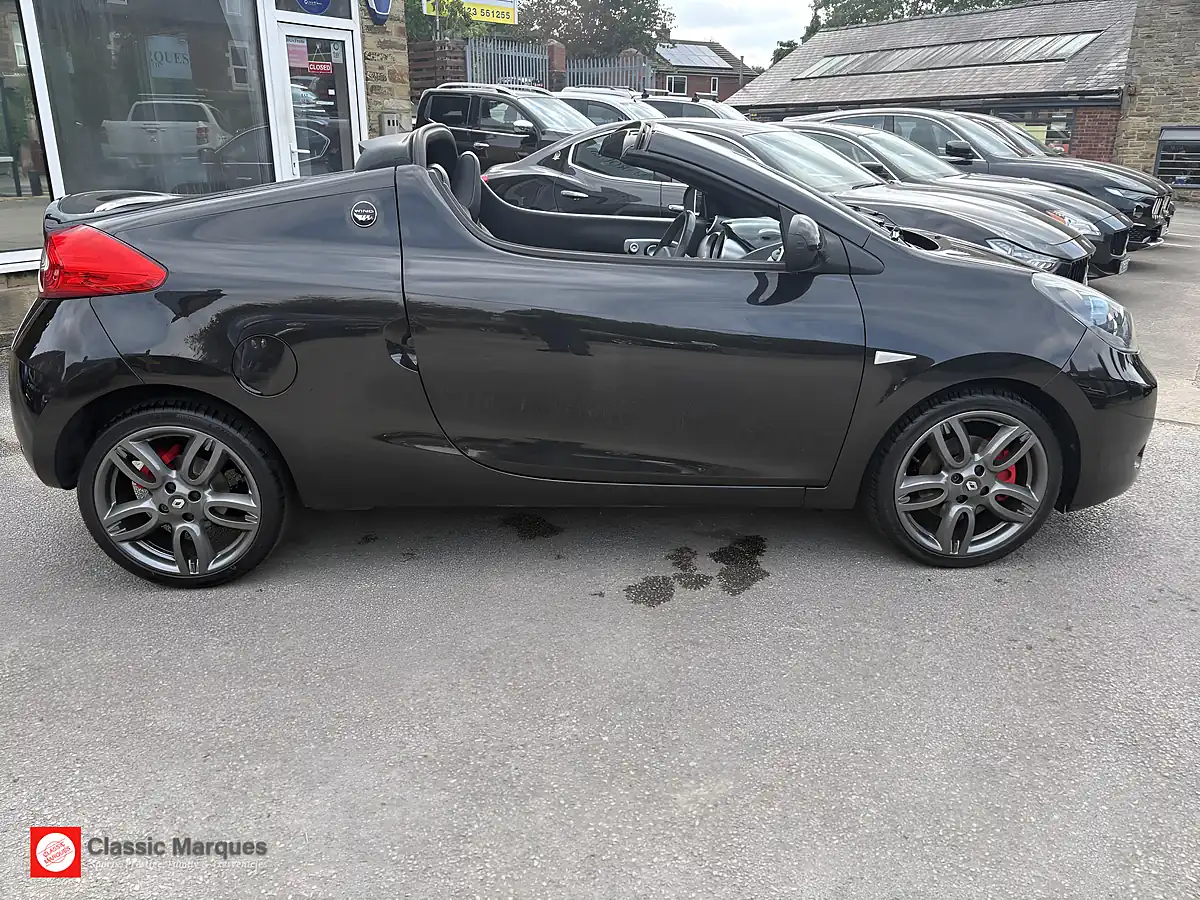 Used 2010 Renault Wind Dynamique S Black - Interior and Exterior details 7