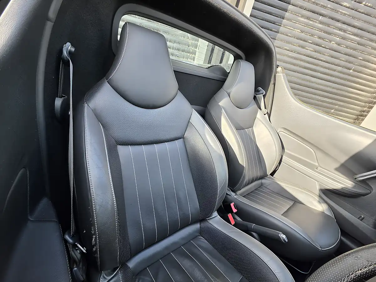 Used 2010 Renault Wind Dynamique S Black - Interior and Exterior details 3