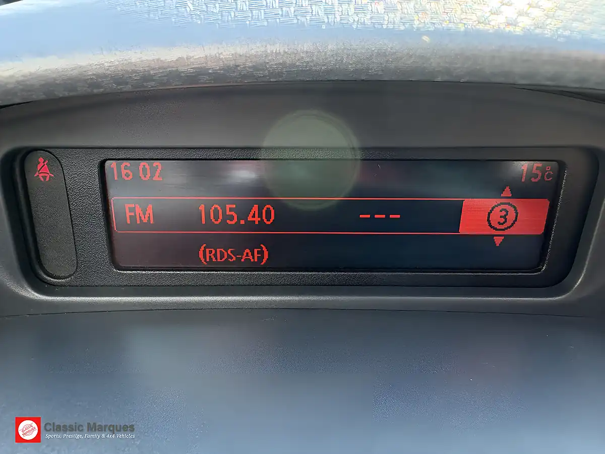 Used 2010 Renault Wind Dynamique S Mirage Grey - Interior and Exterior details 16
