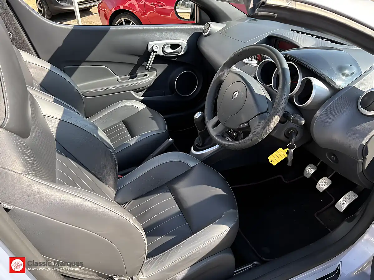 Used 2010 Renault Wind Dynamique S Mirage Grey - Interior and Exterior details 2