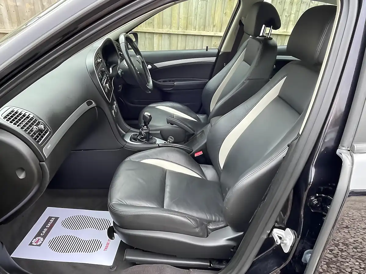 Used 2010 Saab 9-3 Aero Black - Interior and Exterior details 11